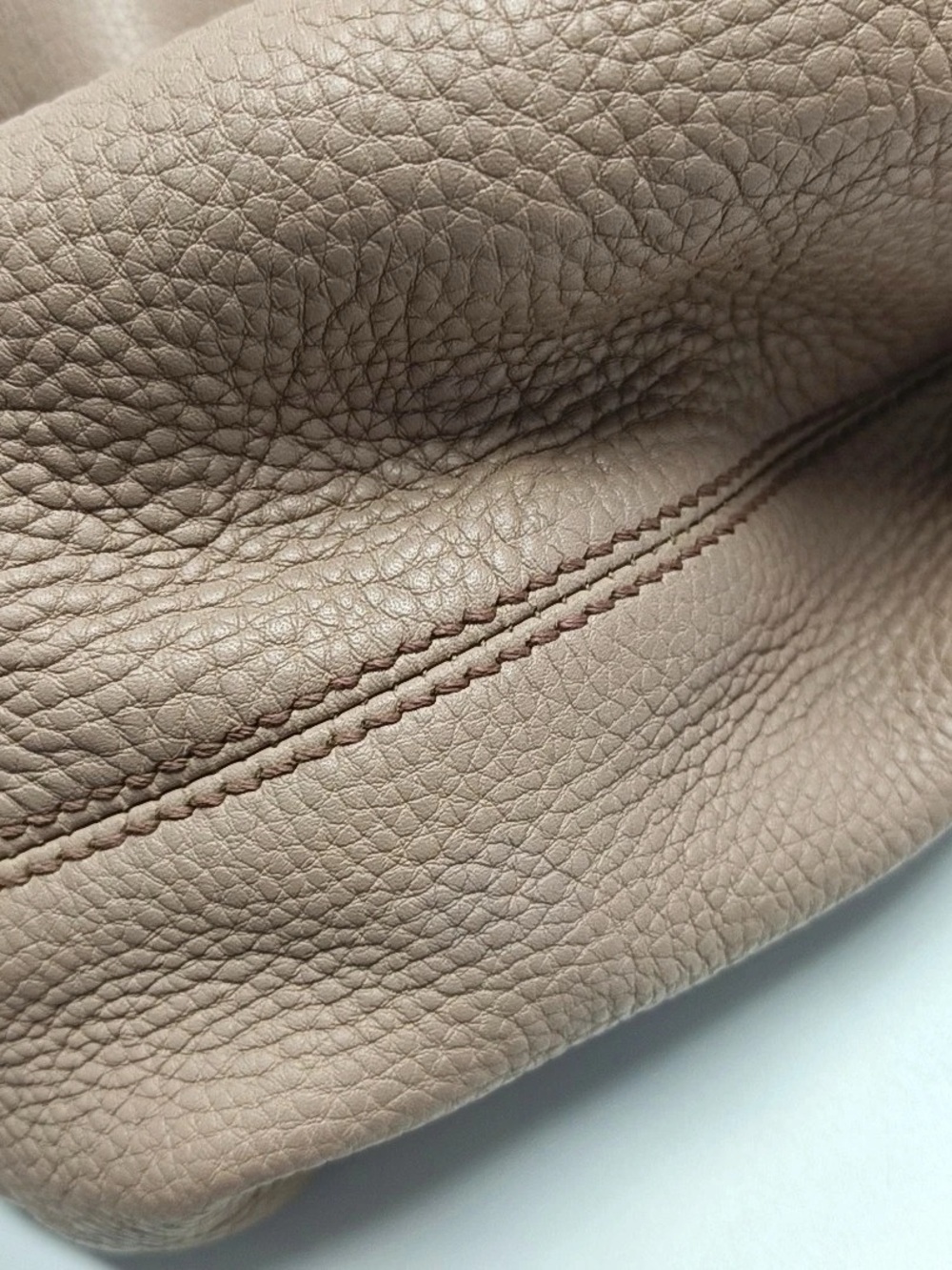 Gucci Blush Tan Soho Leather Shoulder Bag with Tassel - Picture 11 of 16